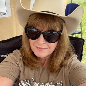 Meet your Posher, Rebecca